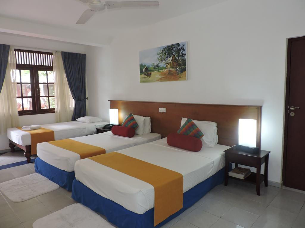 Catamaran Beach Hotel Negombo Exterior foto